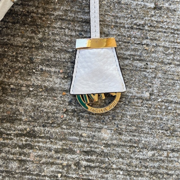 Michael Kors white "Bowery" purse shoulder bag - Picture 2 of 9